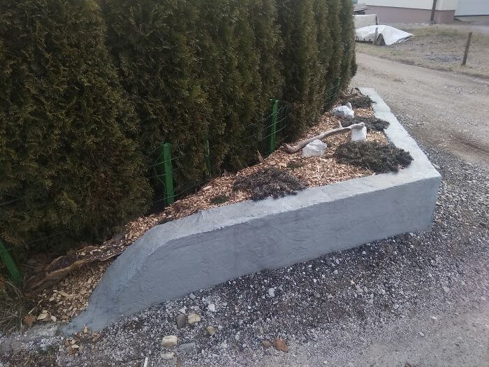 Neighbors Kept Running Over A Family’s Fence, So The Father Replaced It With Concrete, And It Wrecked Eight Of Their Cars Neighbors Kept Running Over A Family’s Fence, So The Father Replaced It With Concrete, And It Wrecked Eight Of Their Cars