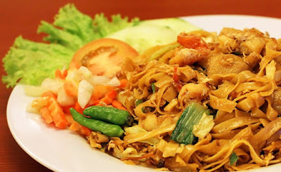 Bingung Menu Makan Siang? Bikin Kwetiau Ayam Yuk!