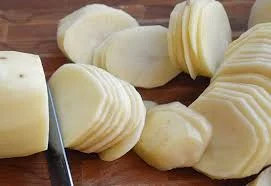 aloo-slices-into-round-shape