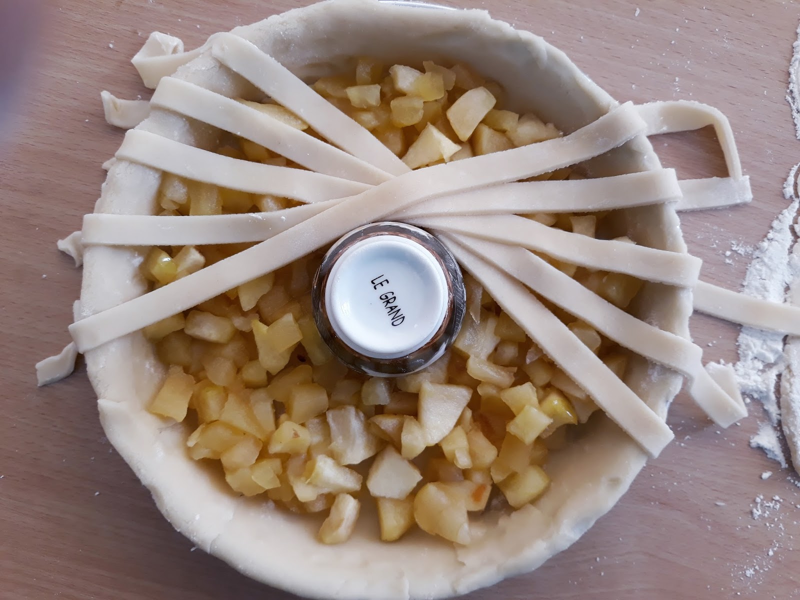 Нож для нарезки теста для пельменей. Тесторезка (3шт) 2615. Нож для теста роликовый рельефный. Узоры из теста. Обрезки теста.