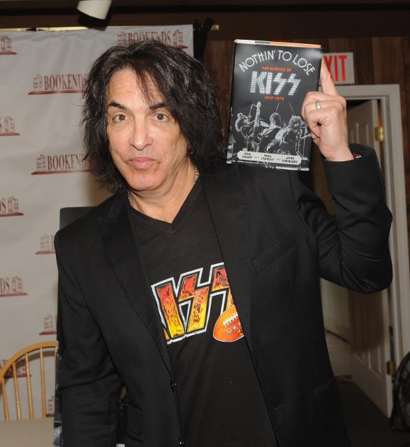 KISS LA BANDA MÀS CALIENTE DEL MUNDO PAUL STANLEY Y GENE SIMMONS EN "BOOKENDS" NEW JERSEY 10