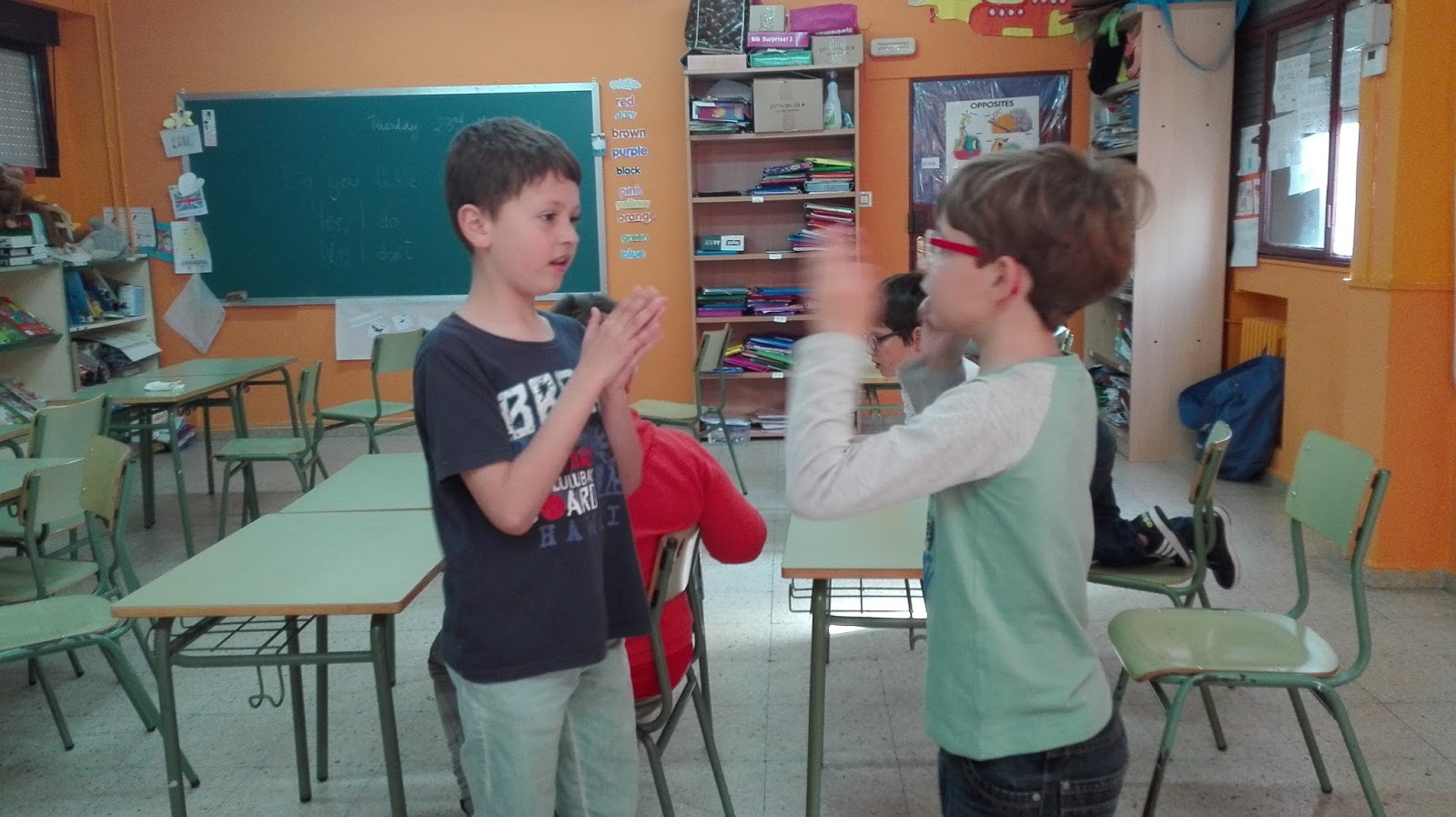 CP POETA JUAN OCHOA ENGLISH GAMES IN THE PLAYGROUND (JUEGOS DE PATIO