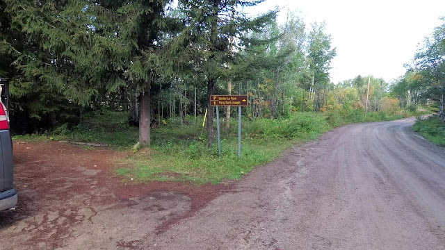 Stationnement au point de départ Point de départ pour le Sentier du Fjord