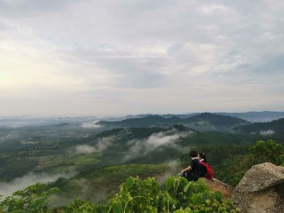 Broga Hill Hiking Sharetisfy
