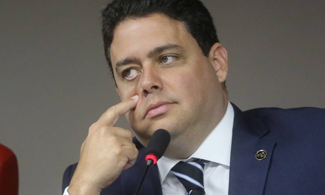OAB manifesta apoio à PEC do Pazuello, que barra militares da ativa no governo