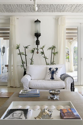 BLANCO Y AZUL CON VISTAS AL MAR | Decoración