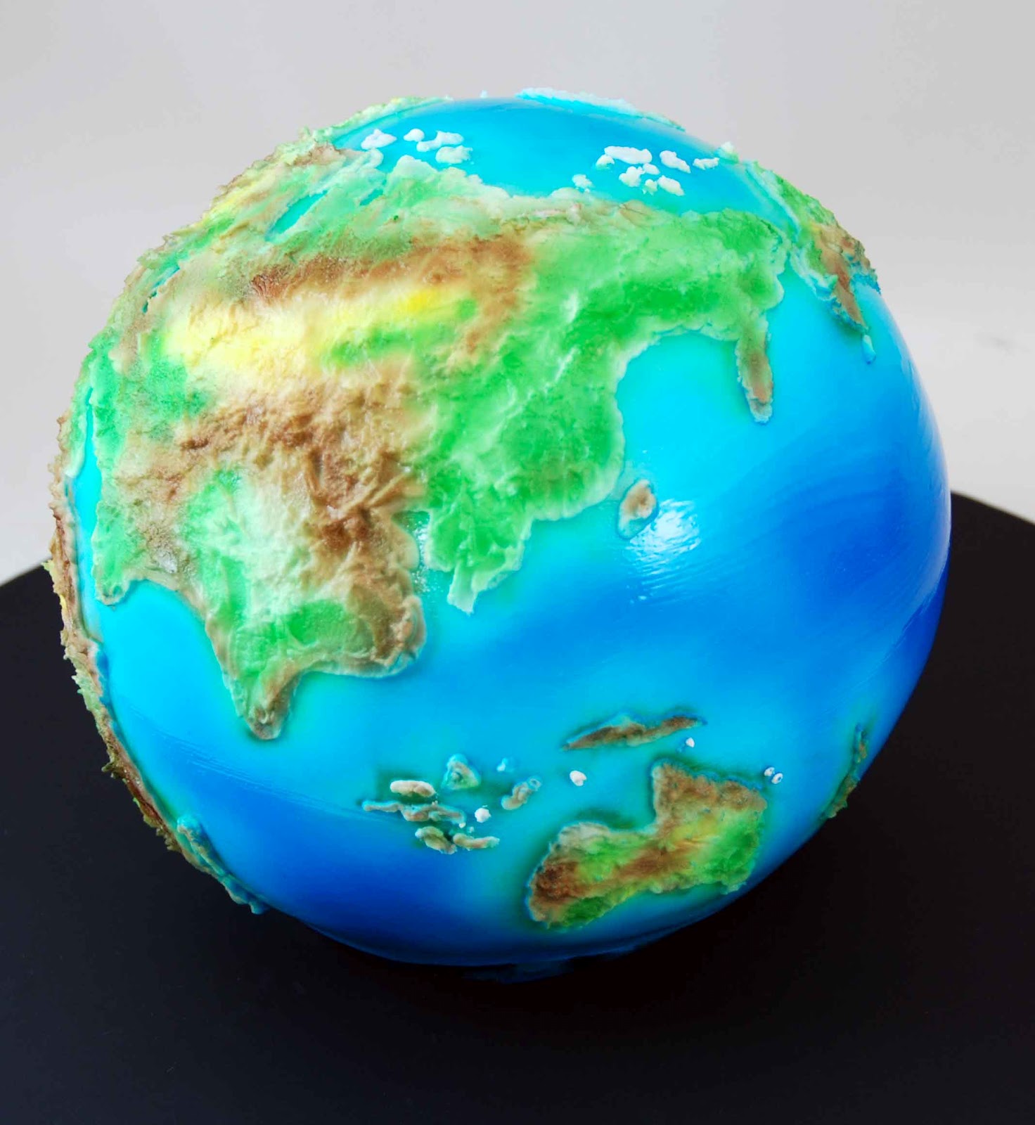 Шар в виде земли. Торт Глобус. Торт в виде глобуса. Торт земной шар. Торт в виде планеты земля.