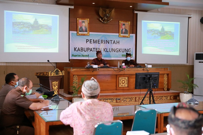 Usung Gema Santi, Bupati Klungkung Pastikan Mengayomi Semua Umat Beragama