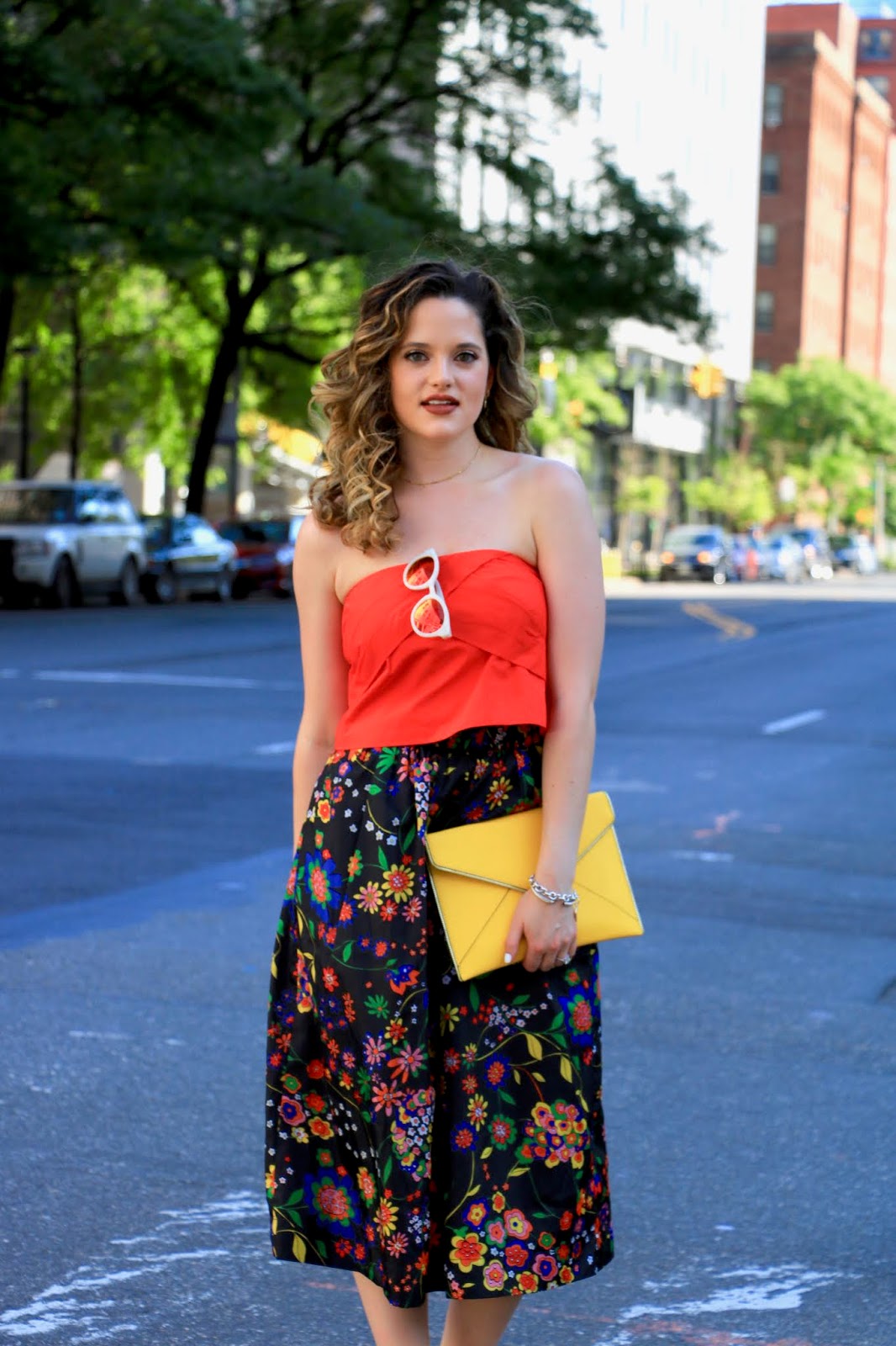Nyc fashion blogger Kathleen Harper wearing a midi skirt outfit.
