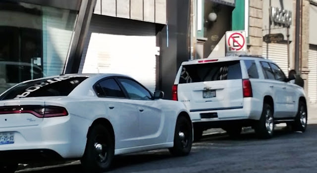 Claudia Rivera estacionó su camioneta de lujo en lugar prohibido, diputado la exhibe