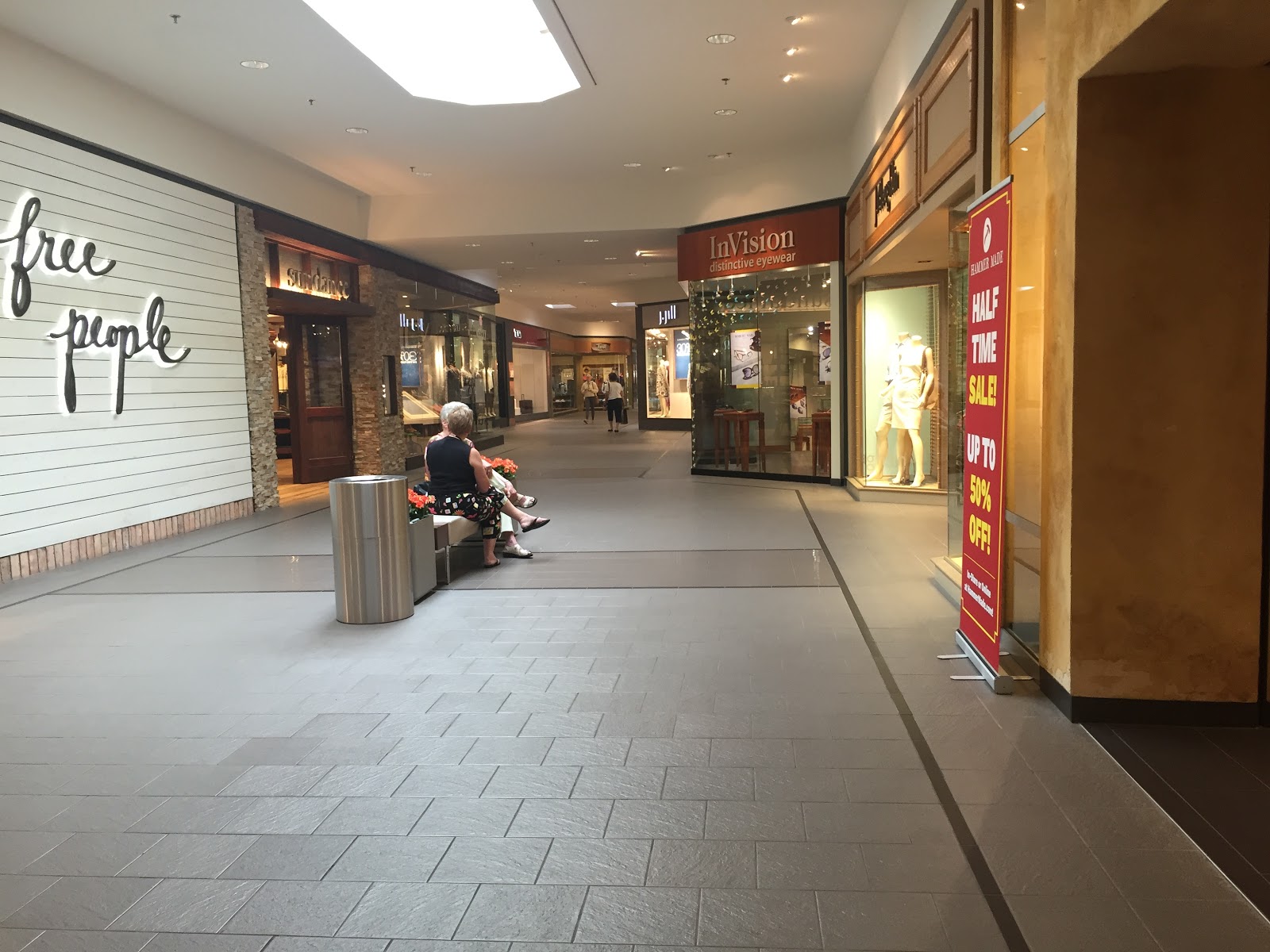 SkyMall Retail History and Abandoned Airports Galleria Edina, Edina