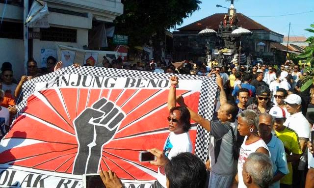 Warga Kibarkan Bendera Tolak Reklamasi Teluk Benoa