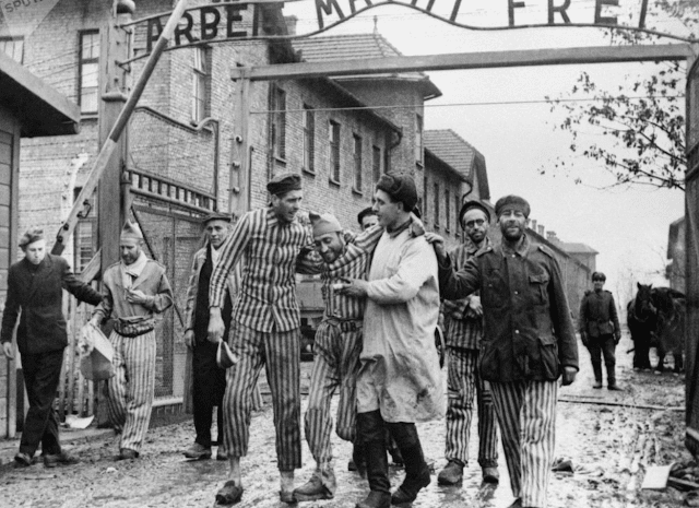 75 years ago, the Soviet Union released the prisoners of Auschwitz #freedom On January 27, 1945, Soviet troops released Auschwitz. Thousands of people sentenced to a tragic fate suddenly had hopes of living again. In this gallery, we remember how the arrival of Soviet troops to the Nazi "death factory" was.