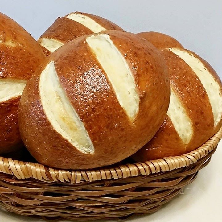 HOMEMADE PRETZEL ROLLS Baking's Corner