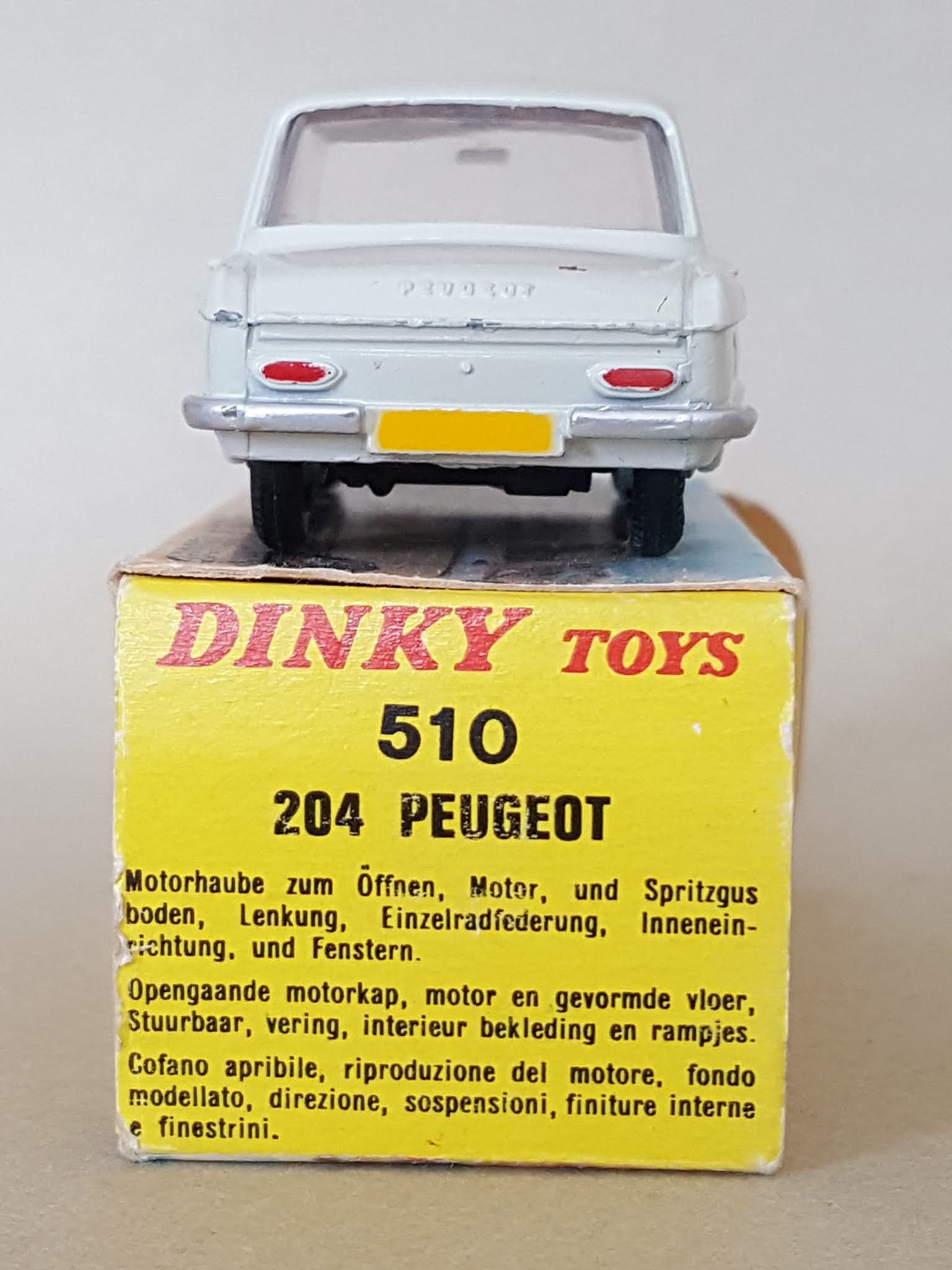 Dinky Toys F n° 510 Peugeot 204 1/43 en boite avec languette