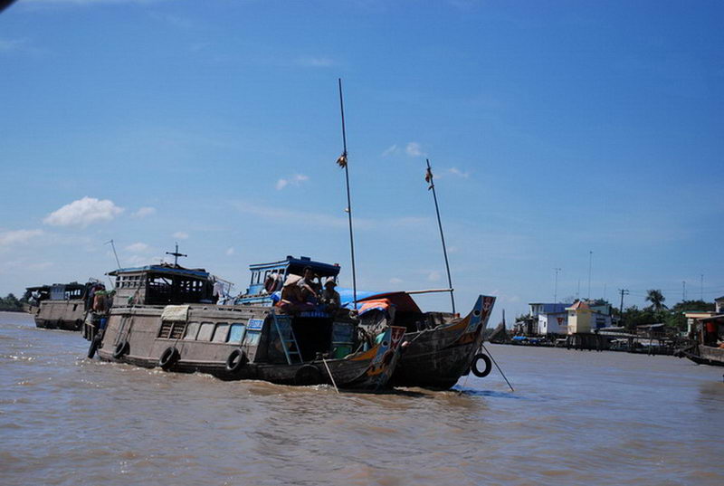 Đi thuyền tham quan Chợ nổi Cái Bè, Tiền Giang