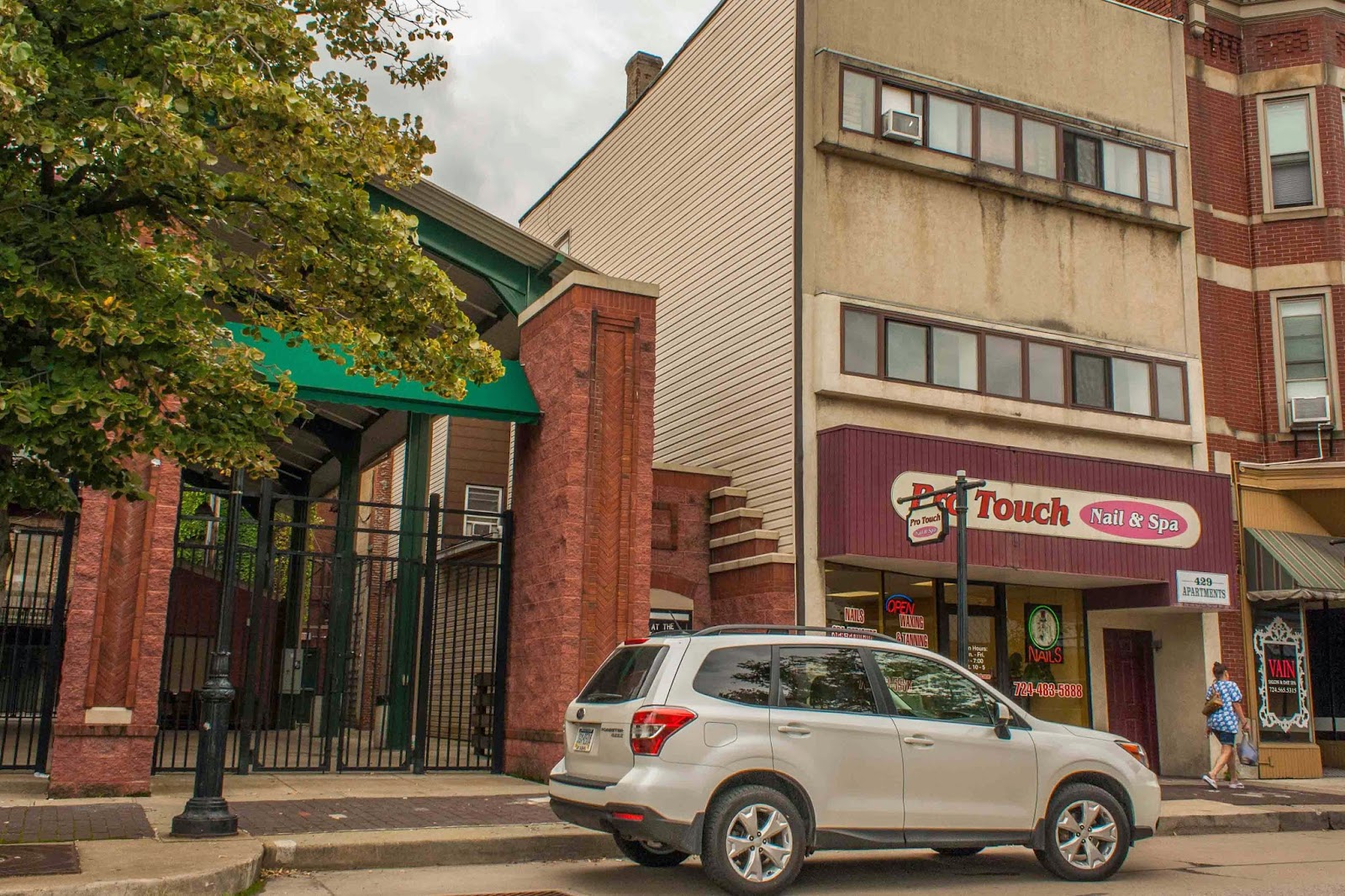 Ladee's Travels Charleroi, PA Drive through Town