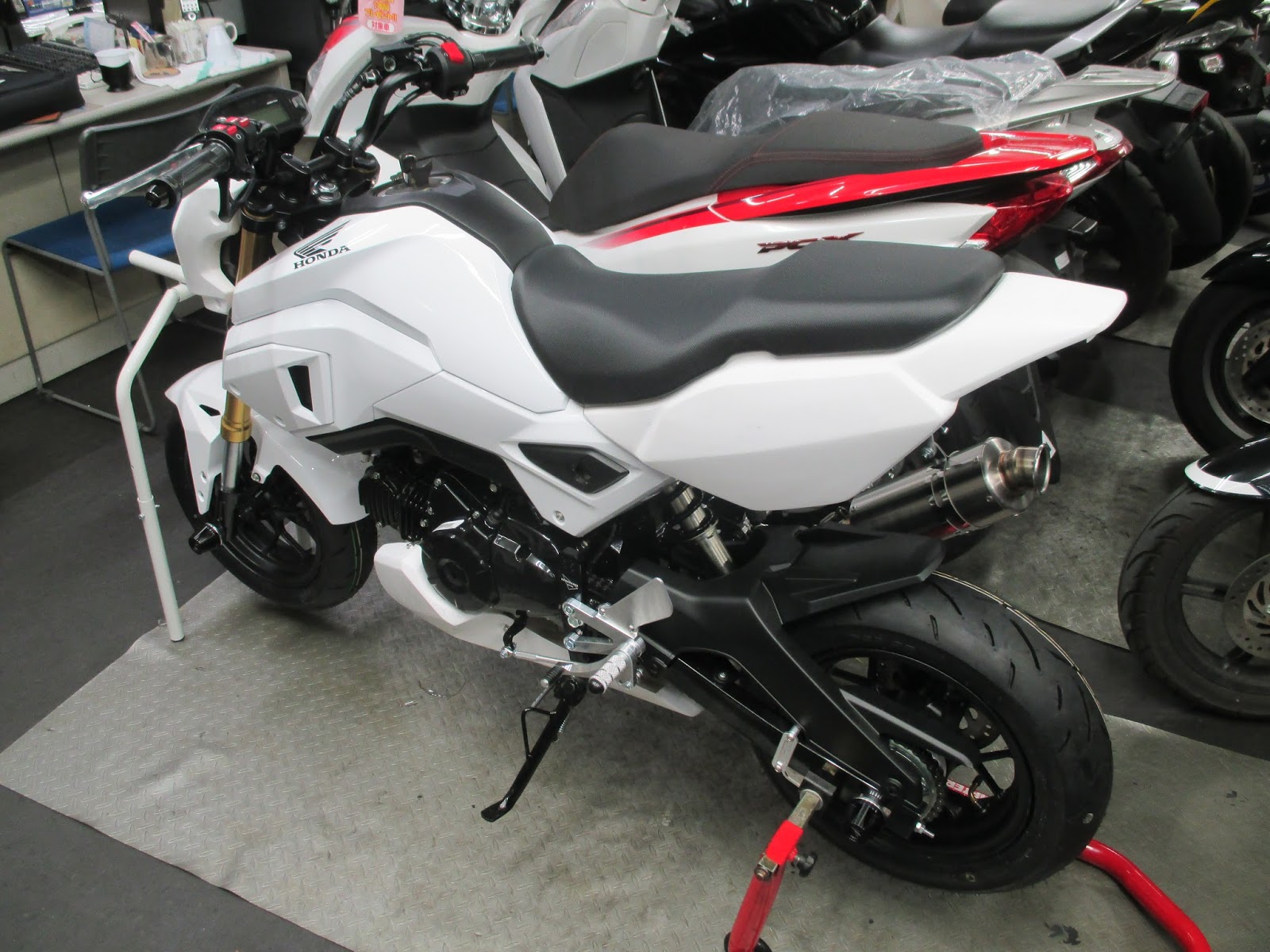 B 新宿店blog Gromレーサー準備中