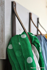 reclaimed wood, scarf hanger, organization, closet, Beyond The Picket Fence http://bec4-beyondthepicketfence.blogspot.com/2015/02/scarf-hanger-in-30-minutes-or-less.html
