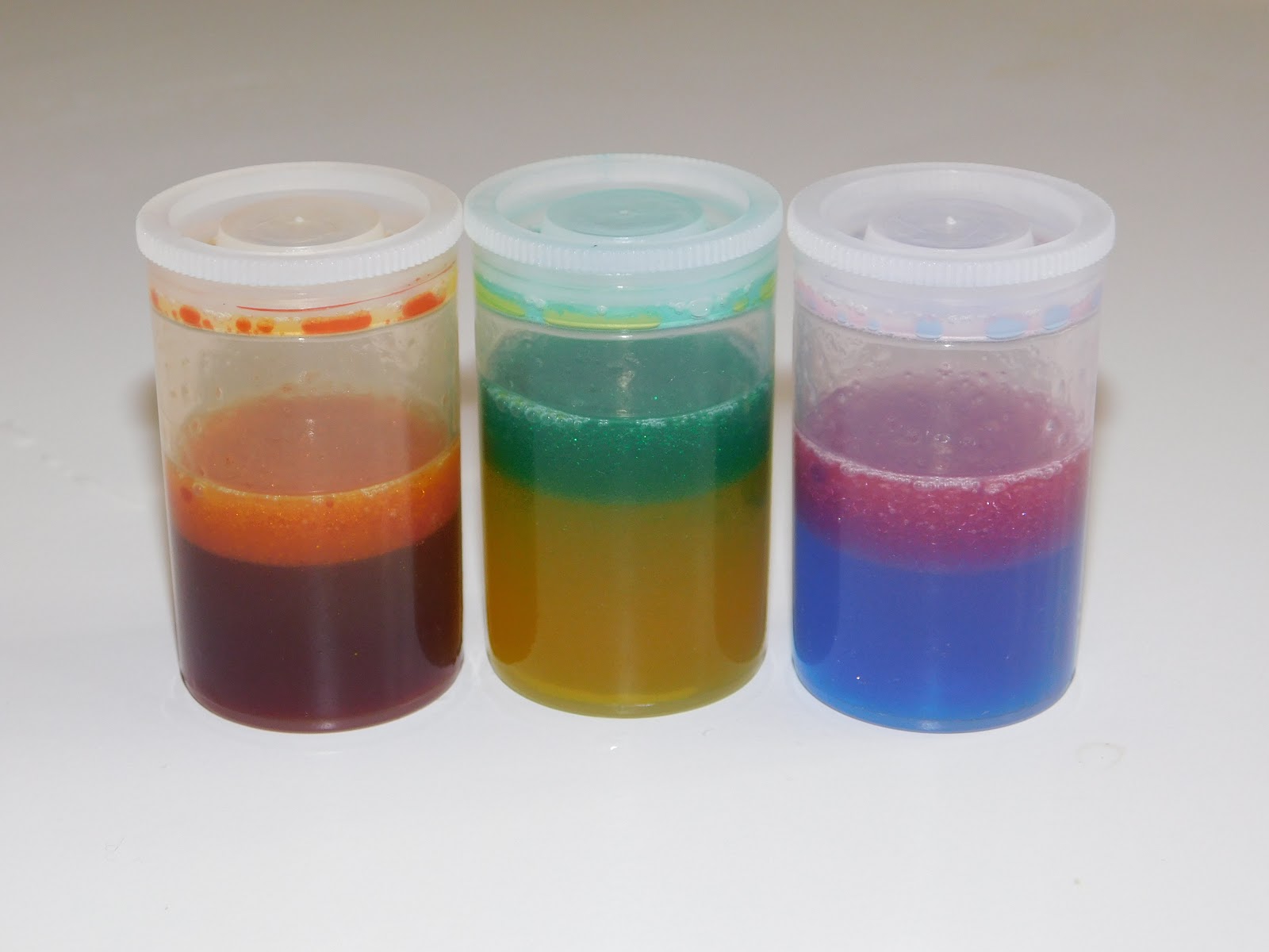 Making secondary colours appear and disappear with oil and water