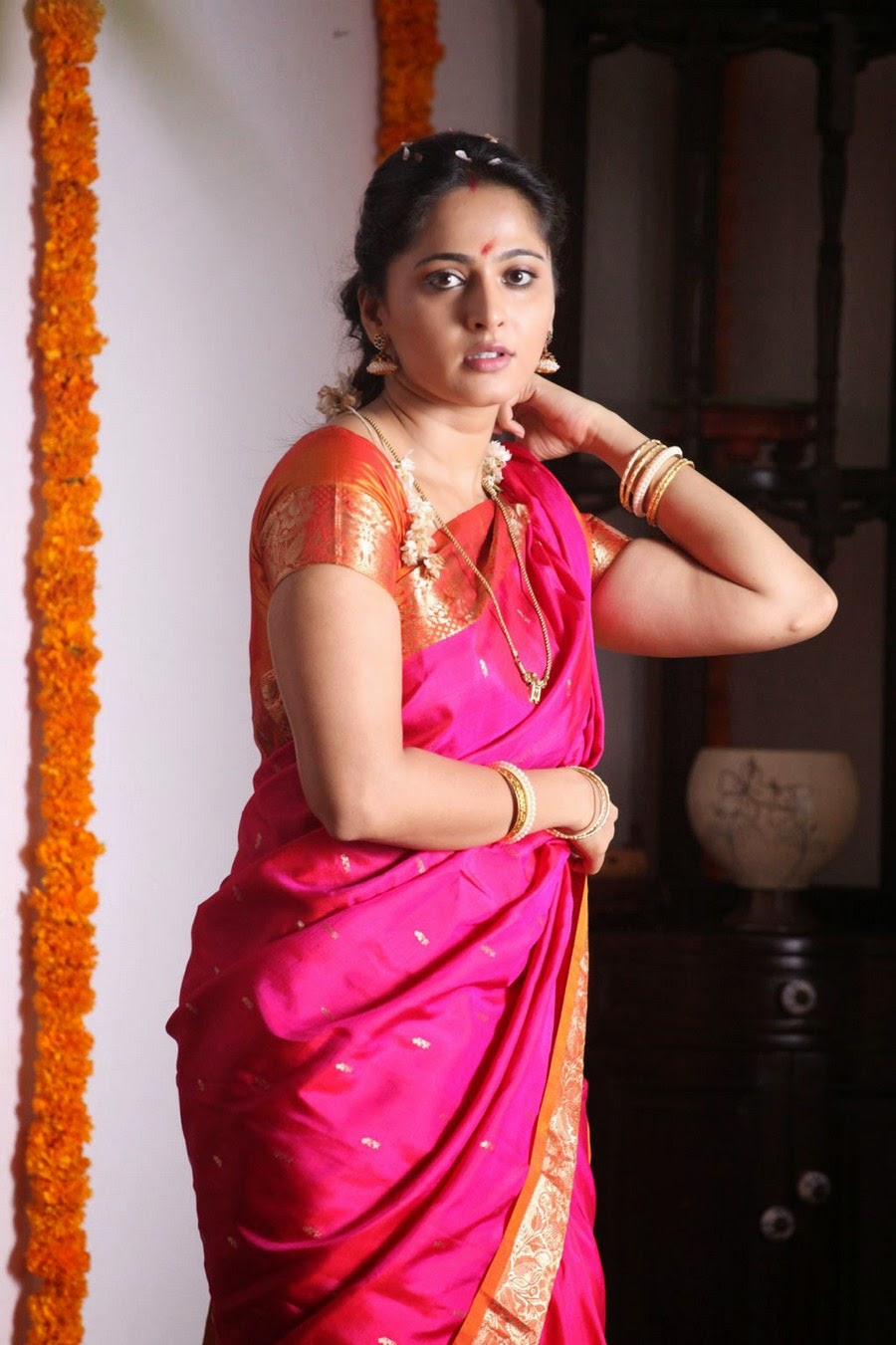Kollywood Actress Anushka Shetty Cute Navel Stills In Red Saree