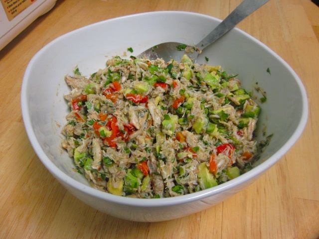Салат с крабовым мясом и авокадо, 1 рецепт с фото