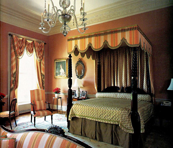 Houses and Places/ Countries. The Queens' Bedroom/ the White House.
