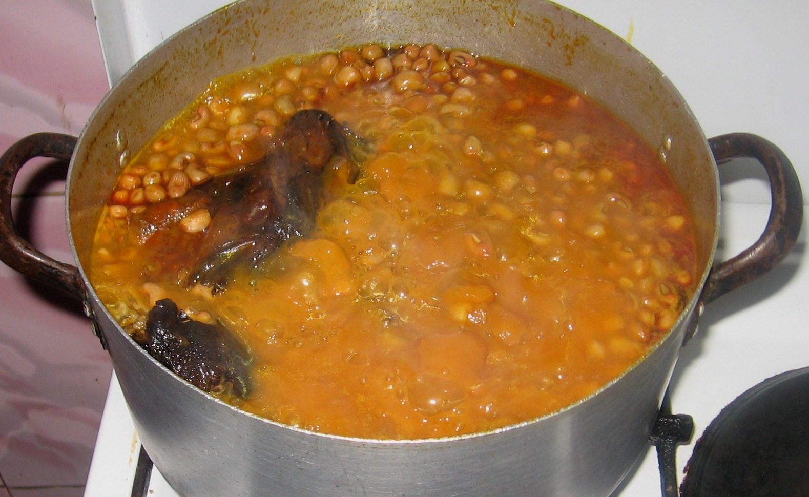 How To Cook Beans With Fish Head, Eat With Sweet Garri