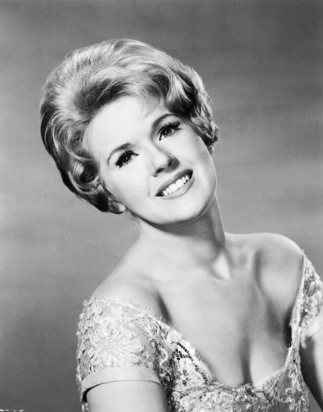 45 Glamorous Photos of Connie Stevens in the 1950s and '60s.