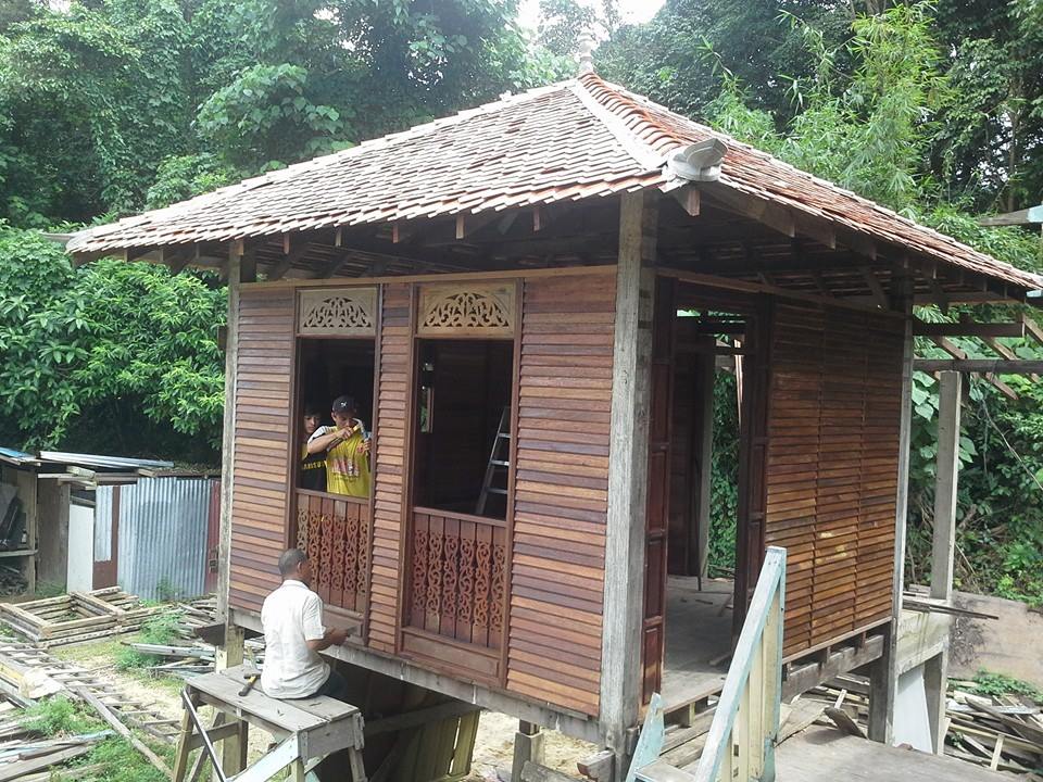 Reka Bentuk Rumah Negeri Kelantan  Tingkap mempunyai pelbagai fungsi