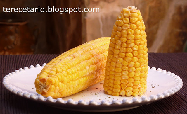  MAZORCAS DE MAÍZ CON MANTEQUILLA 