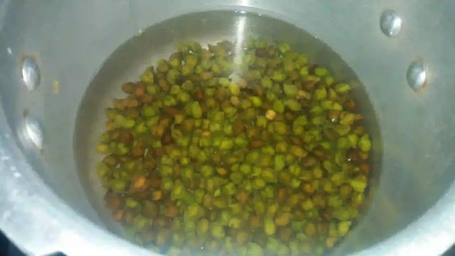 Pressure-cook-green-chana Pressure-cook-green-chana
