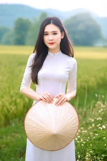 Á khôi Sinh viên Việt Nam khoe nét xuân thì bên cánh đồng lúa