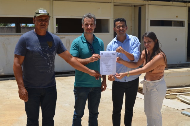 GUAJERU: PREFEITO GIL ROCHA ASSINA ORDEM DE SERVIÇO PARA CONCLUSÃO DA CONSTRUÇÃO DA CRECHE PRÓ INFÂNCIA GUAJERU: PREFEITO GIL ROCHA ASSINA ORDEM DE SERVIÇO PARA CONCLUSÃO DA CONSTRUÇÃO DA CRECHE PRÓ INFÂNCIA