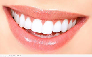 6 طرق لتبييض الأسنان مجربة وبسيطة وانت في منزلك وفي متناول الجميع