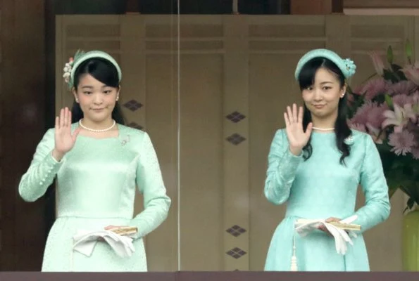 Empress Michiko, Crown Prince Naruhito, Crown Princess Masako, Prince Akishino, Princess Kiko, Princess Mako and Princess Kako