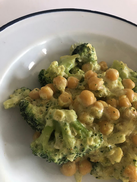 Brócoli con garbanzos al curry