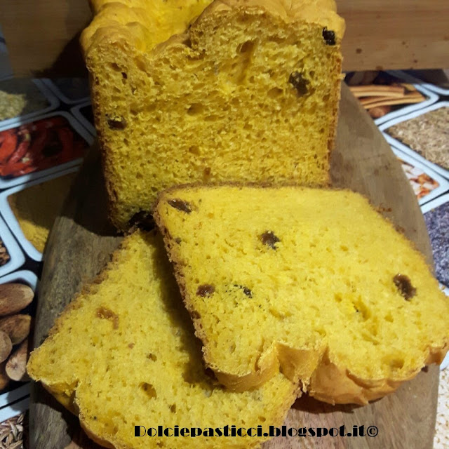 Dolci e Pasticci PAN DI ZUCCA E UVETTA CON LA MACCHINA DEL PANE