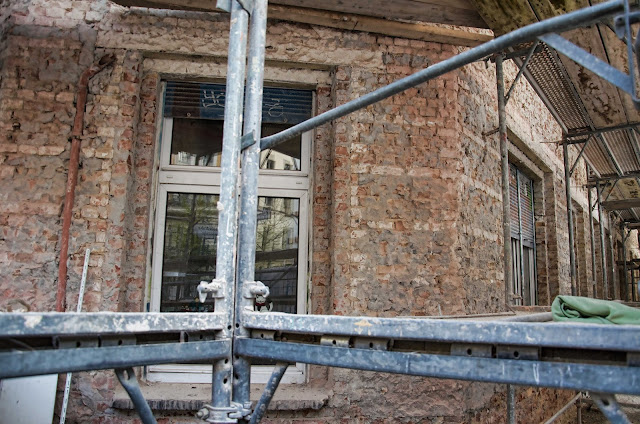 Baustelle Umbau und Modernisierung eines Wohnhauses, Kolmarer Str. 7 / Knaackstr. 7, 10405 Berlin, 07.04.2014