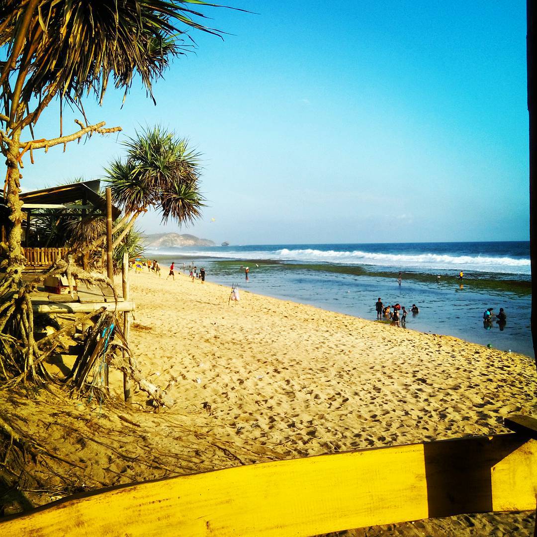 Pantai Sepanjang Cantik Katanya Mirip Kuta Karakteristik Tak Jauh Berbeda