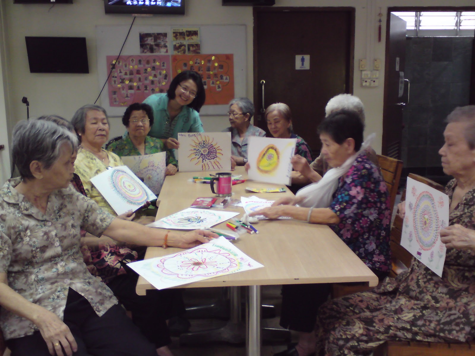 creative-art-education-expressive-art-workshop-for-senior-citizens-in