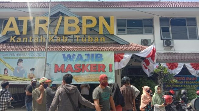 Warga Tolak Jual Lahannya untuk Proyek Nasional Jokowi, Puluhan Aparat Diturunkan Warga Tolak Jual Lahannya untuk Proyek Nasional Jokowi, Puluhan Aparat Diturunkan