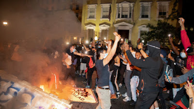 Gereja Bersejarah St. John Dekat Gedung Putih Dibakar oleh Para Perusuh