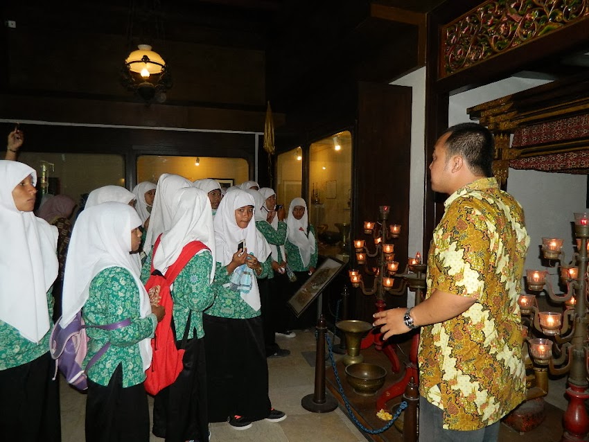 KUNJUNGAN MUSEUM SONOBUDOYO