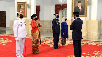 Presiden Jokowi Lantik KSAL dan KSAU di Istana Negara