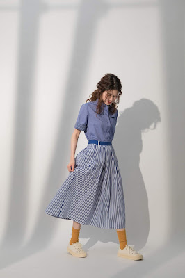 風和日麗條紋及膝裙模特兒實穿