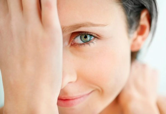 Cómo eliminar las bolsas de los ojos