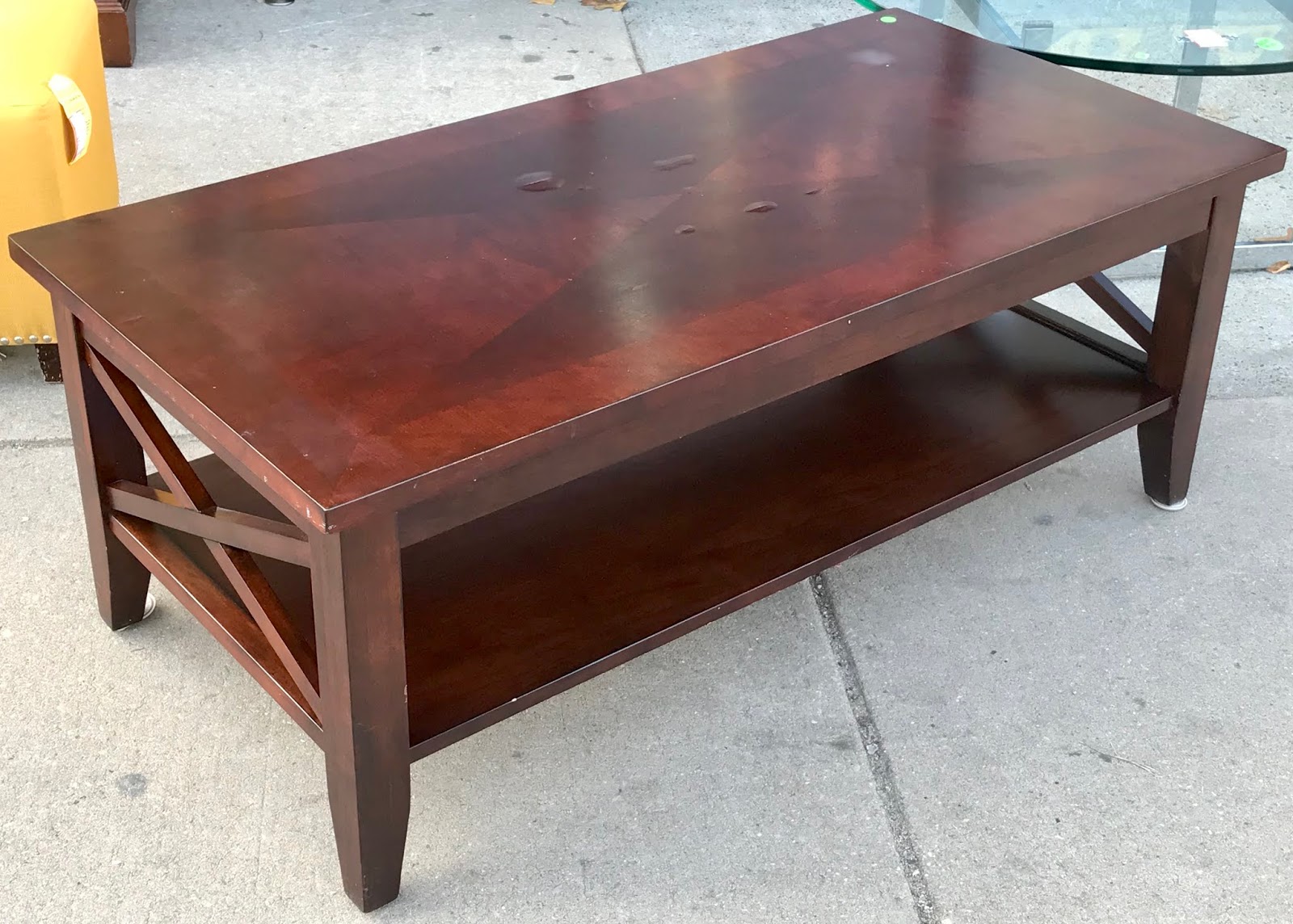Uhuru Furniture & Collectibles 468587 Coffee Table with Lower Shelf