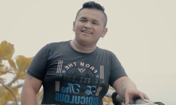 Lirik Lagu Huhaholongi Dan Artinya