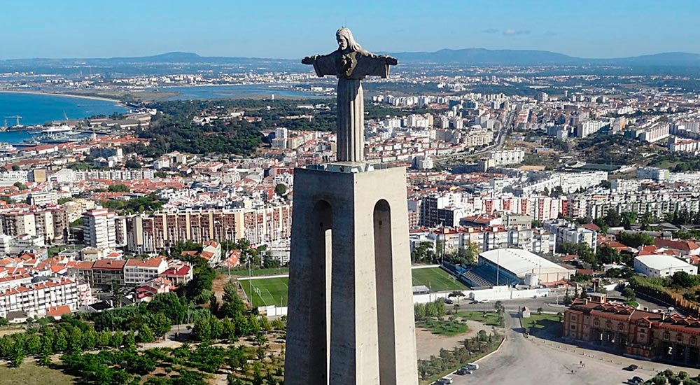 Лиссабон статуя христа
